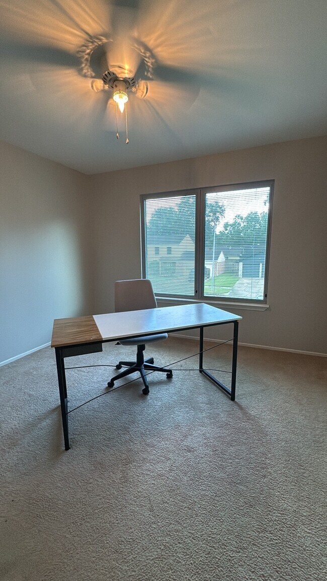Building Photo - 2118 Hilton Head Dr