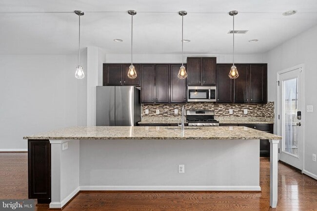 Building Photo - 214 Almond Dr