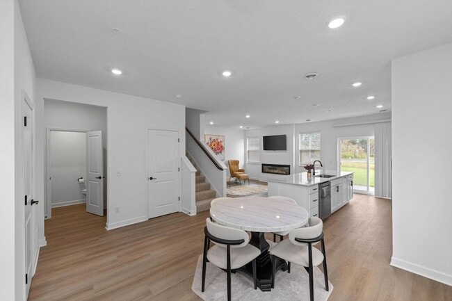 Building Photo - 985 Annagaire Curv