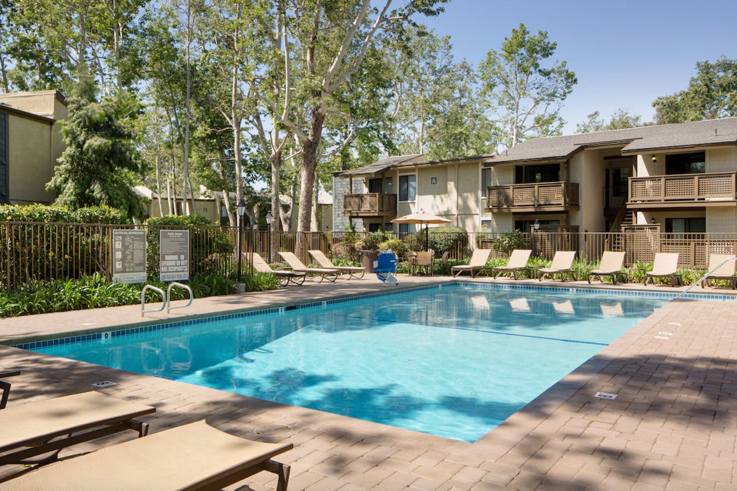 Building Photo - 555 Paularino Ave