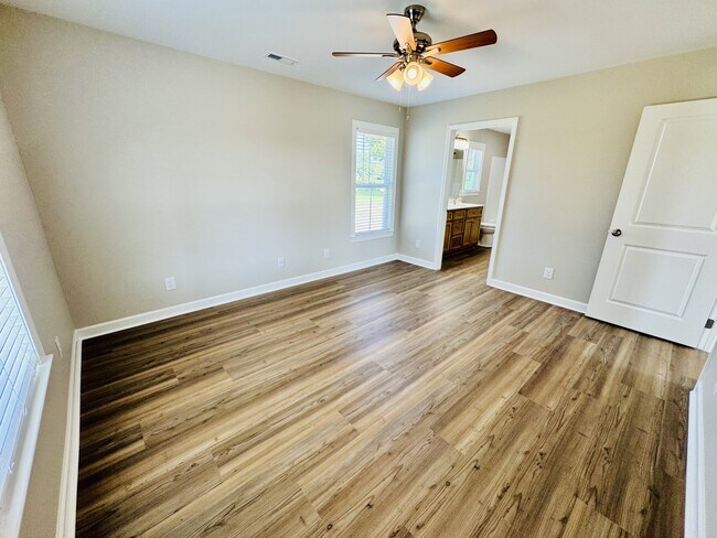 Building Photo - 3935 Mickey Ln