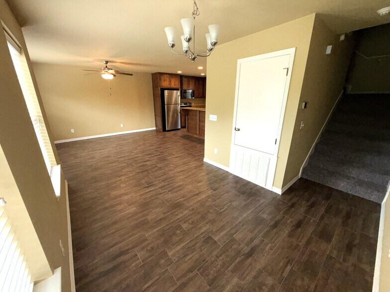 Building Photo - 2803 W Cottonwillow Way