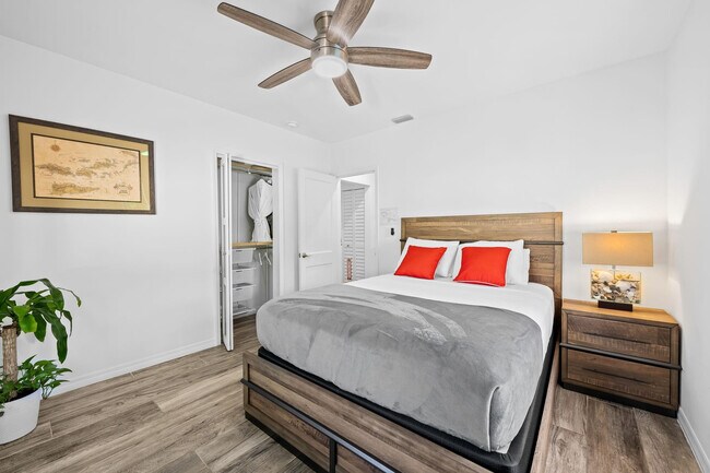 Building Photo - 1300 SW 17th St