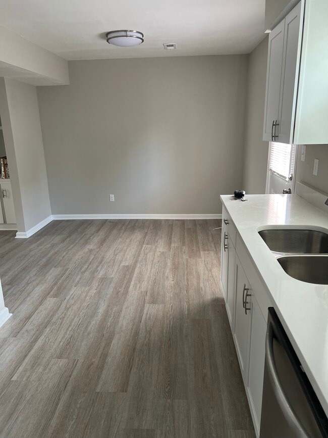 Kitchen/dining room - 4750 Hollis Rd