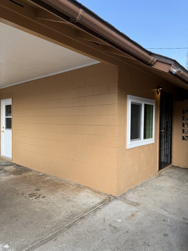 Building Photo - 86 W Kauai St