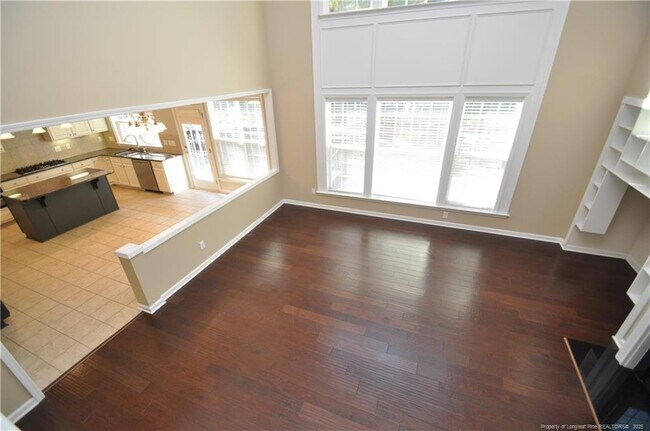 Building Photo - 300 Sutton Glen Dr