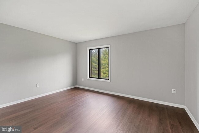 Building Photo - 6934 Hanover Pkwy