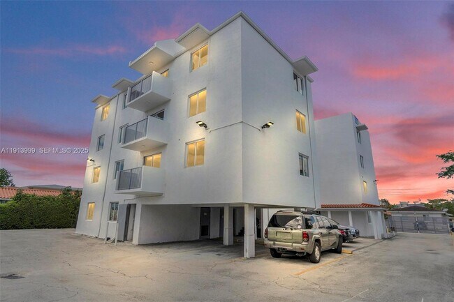 Building Photo - 620 SW 10th St