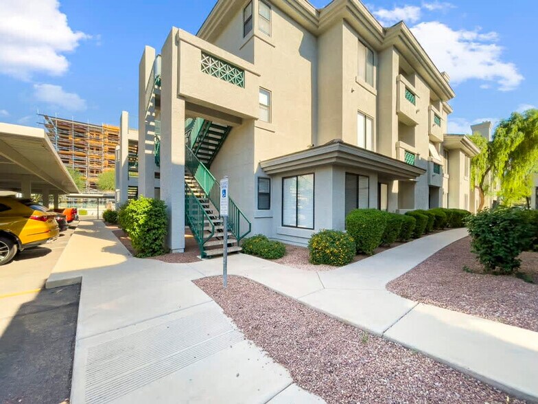 Building Photo - 14201 N 70th Way