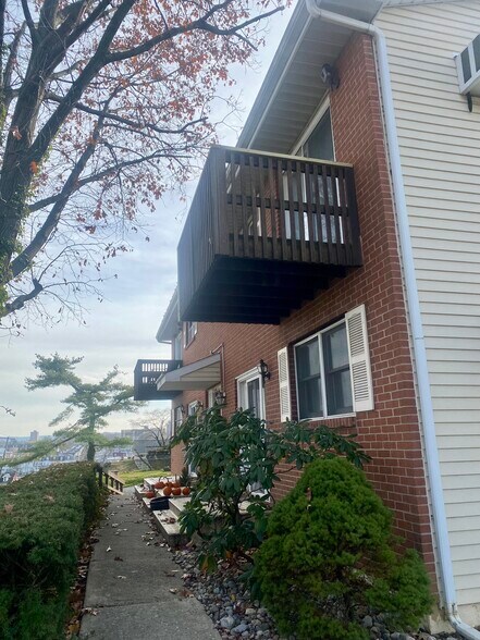 Building Photo - 848 N 16th St