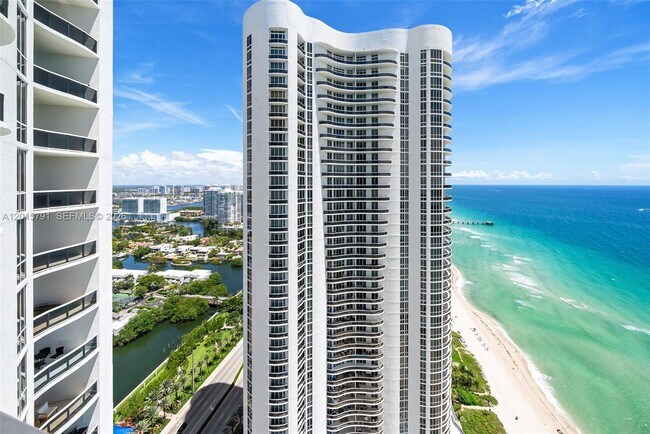 Building Photo - 15901 Collins Ave