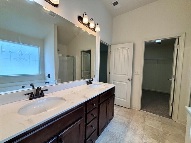 Building Photo - 613 Stonehurst Ln