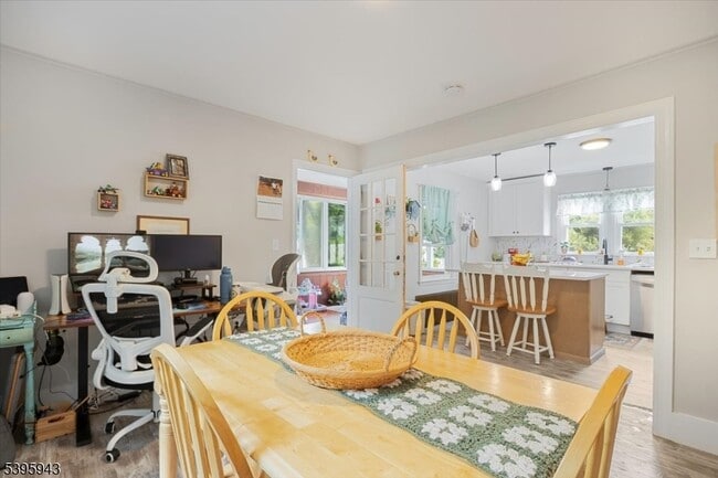 Building Photo - 21 Munson St