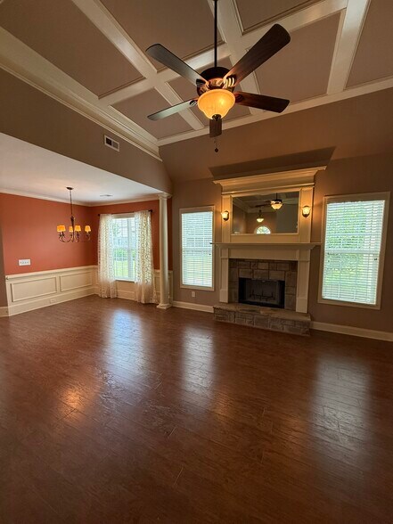Living Room/Dining - 367 Stillwood Dr