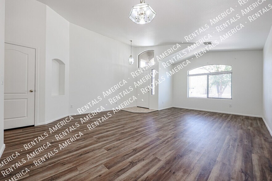 Building Photo - 2047 S 160th Ln