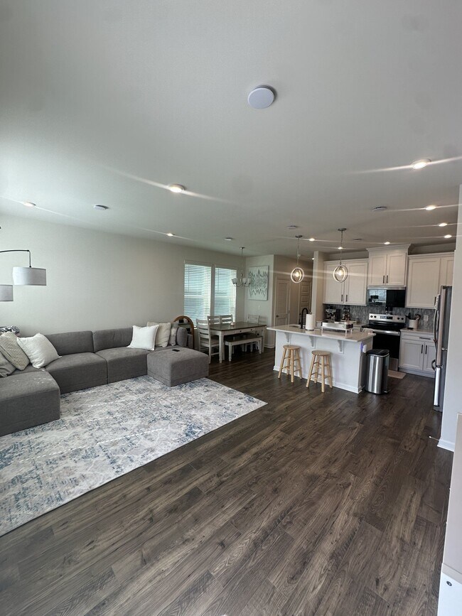 Building Photo - 5069 Dayflower Dr