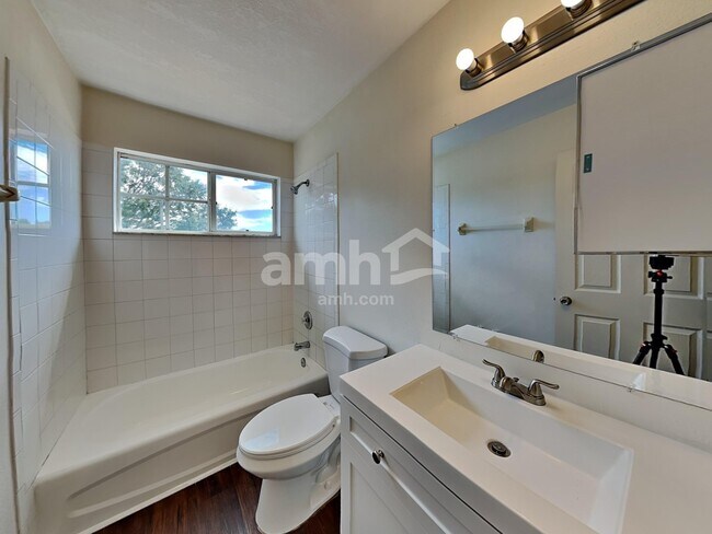 Building Photo - 12639 Longcrest Dr