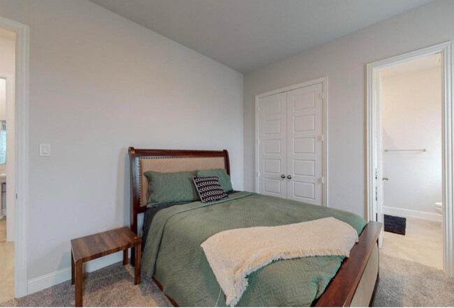 2nd Floor Room with Full Bathroom (Room 2) - 2510 Plumas Dr