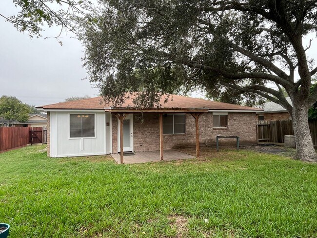 Building Photo - 2118 Meadowgrove Dr