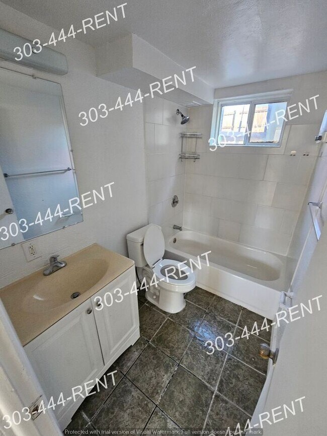 Building Photo - 2 Bedroom 1 Bathroom Located in Brighton!!