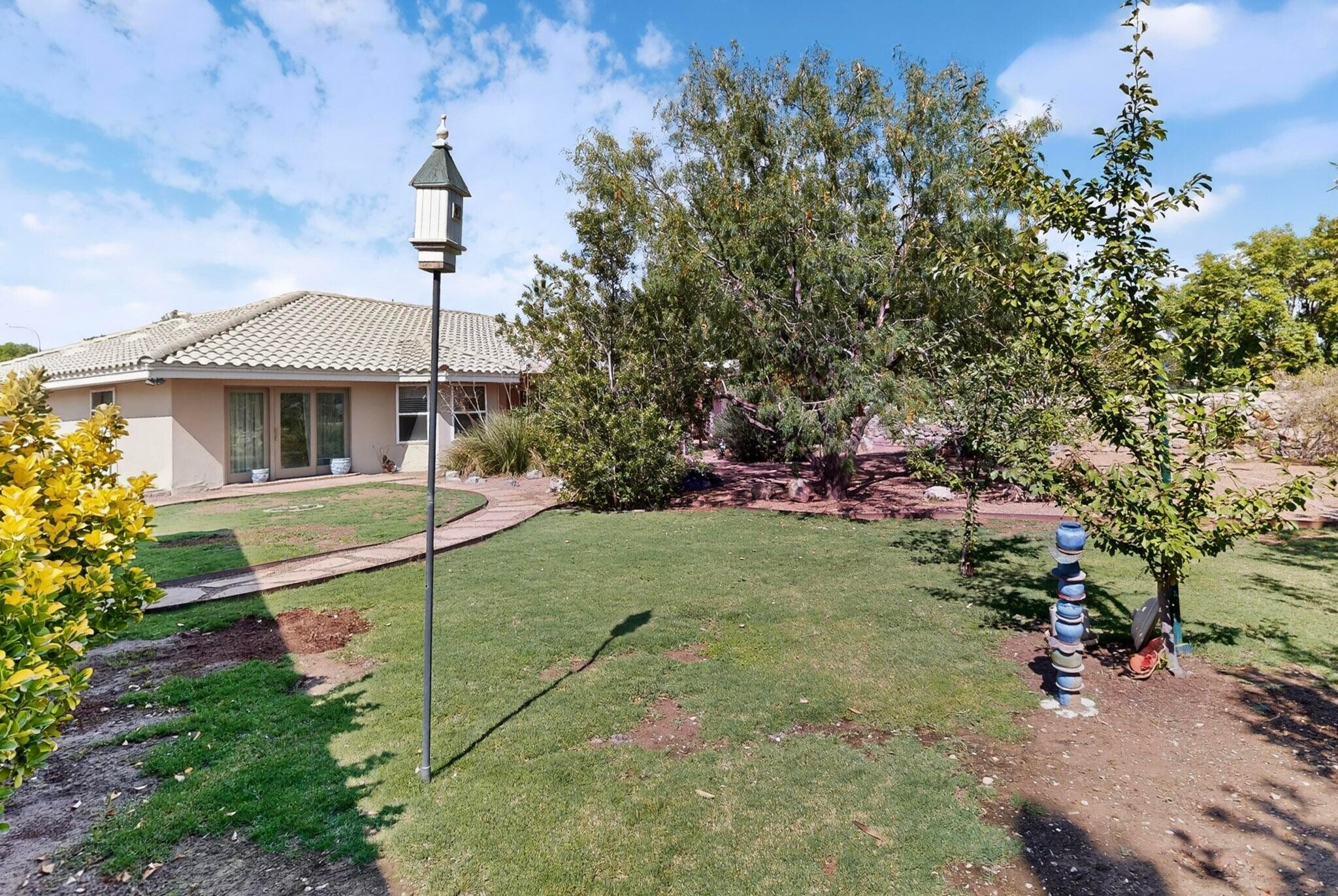 Building Photo - 2004 Vista Lejano