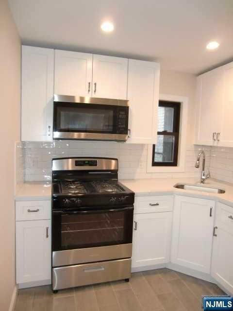 Building Photo - 482 Broad Ave