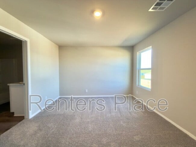 Building Photo - 1004 W Lawton Rd