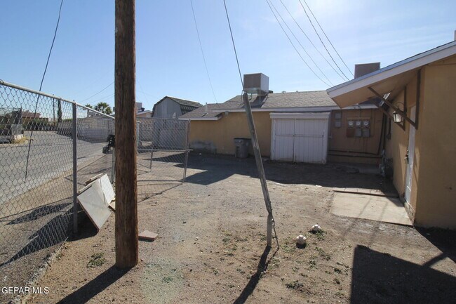 Building Photo - 8903 Old County Dr