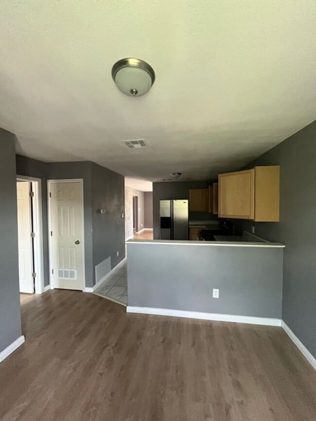 Building Photo - 3303 Toledo Dr