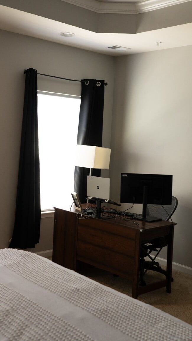 Building Photo - Modern 3 Level Townhome with 2 Car Garage