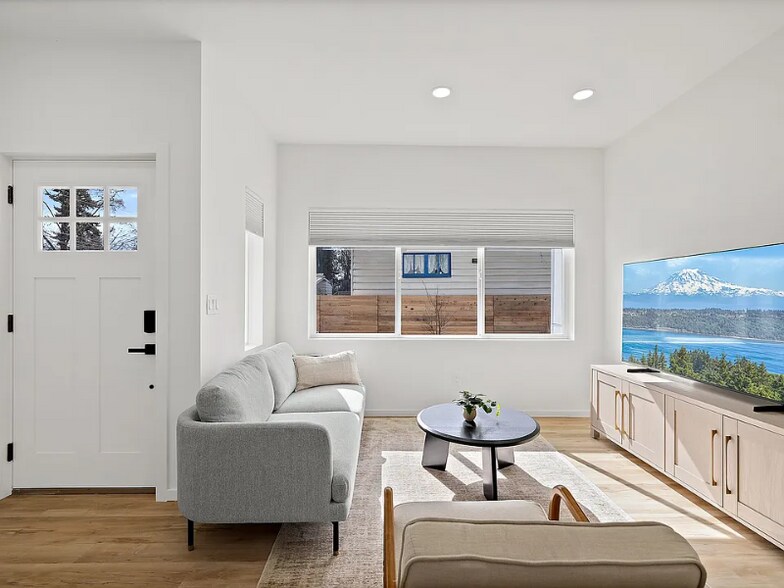 Building Photo - 6204 46th Ave S