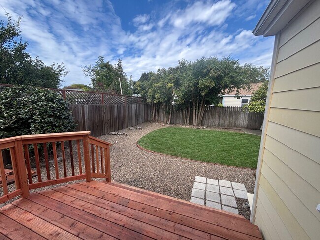 Building Photo - Newly updated 3 Bedroom 2 Bathroom Single Level Home in Santa Rosa's Junior College Area