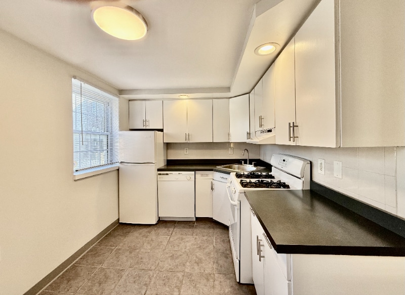 Building Photo - 1008 Salter St