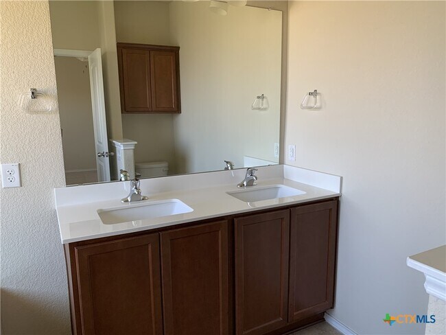Building Photo - 5331 Dauphin Dr