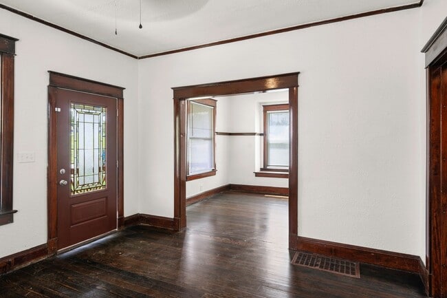 Building Photo - Charming 3-Bedroom Home with Spacious Layo...