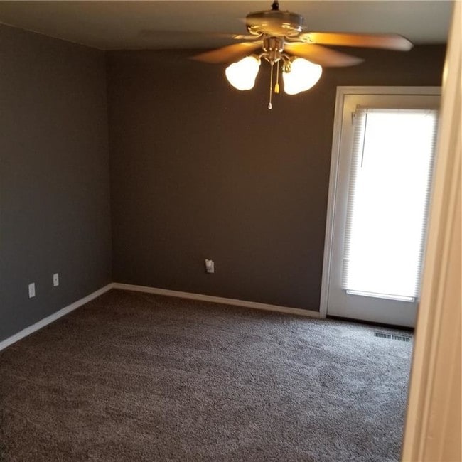 Building Photo - 2221 Skyler Dr