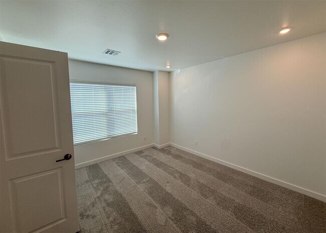 Building Photo - 13112 Maplewood Ave