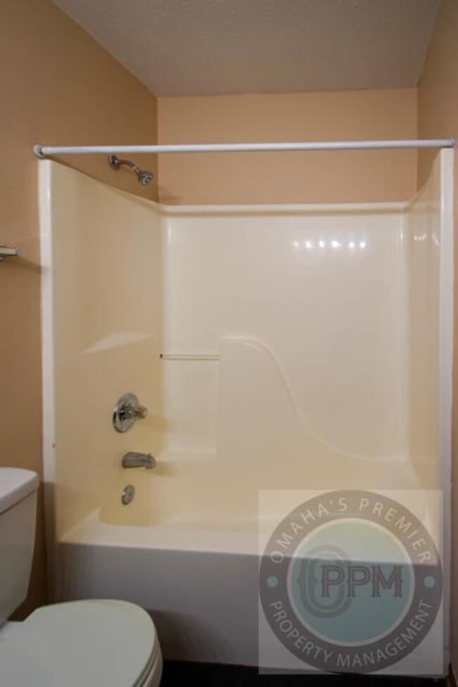 Building Photo - Comfortable 3Bd/2Ba/2Car Home in Papillion