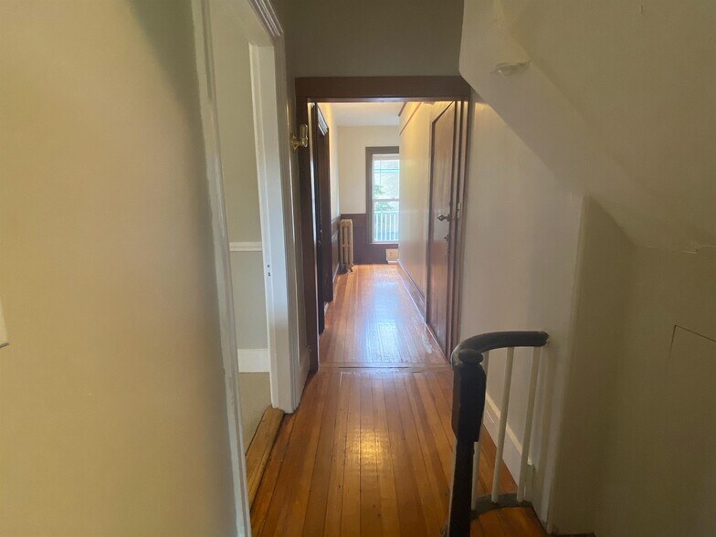 Building Photo - 8 Forest St