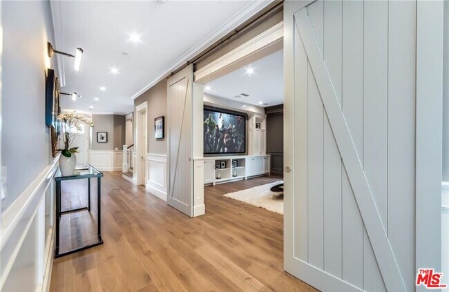 Building Photo - 4710 Noeline Ave