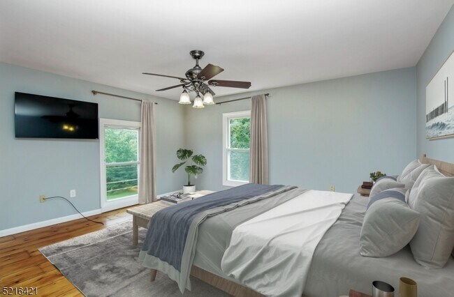 Building Photo - 117 Main St