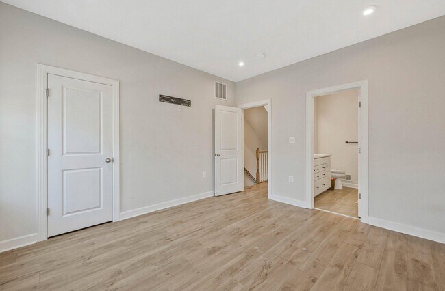 Building Photo - 2820 Dart Dr