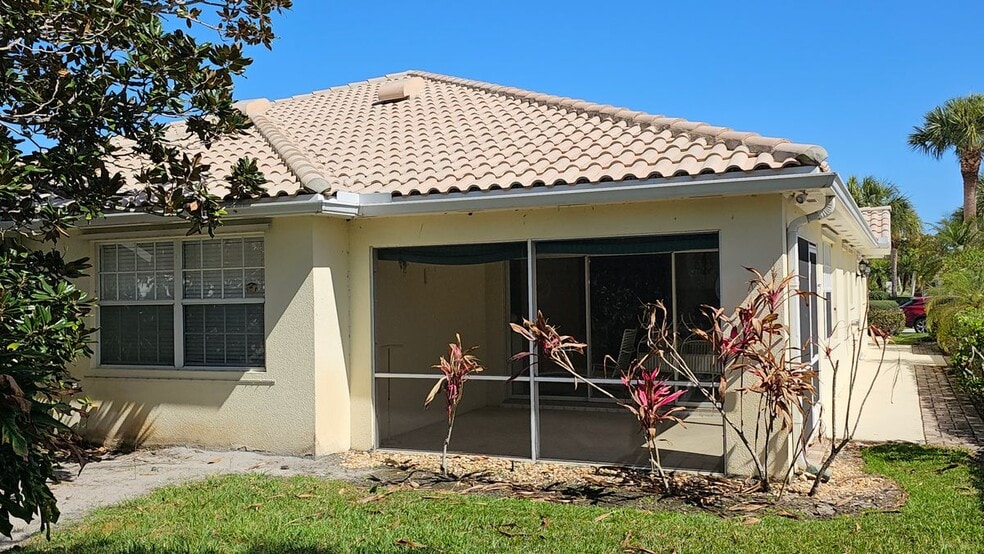 Building Photo - 7960 SE Peppercorn Ct
