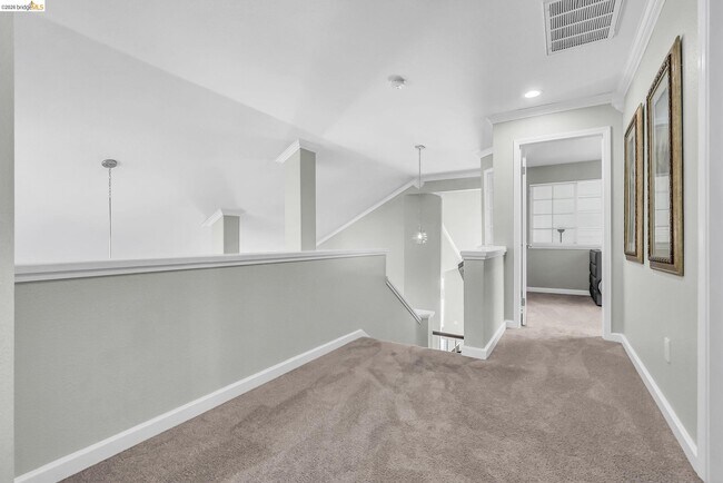 Building Photo - 2435 Pinehurst Ct
