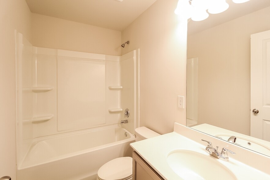 Building Photo - 2855 Saratoga Lake View