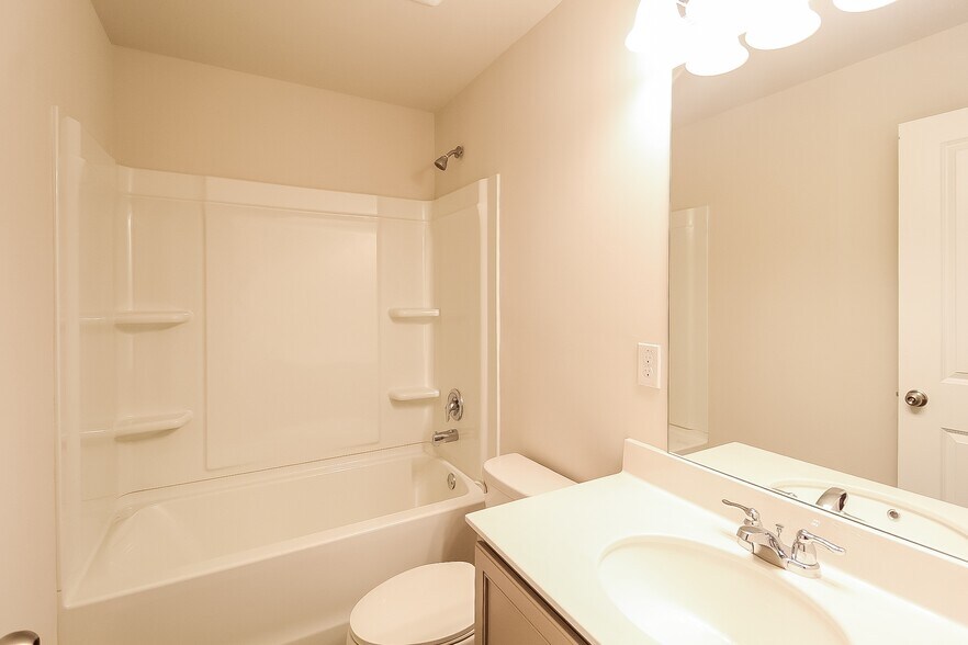 Building Photo - 2890 Saratoga Lake View