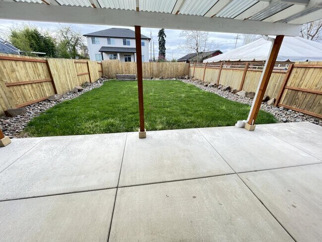 Building Photo - 1026 SE 6th Ave