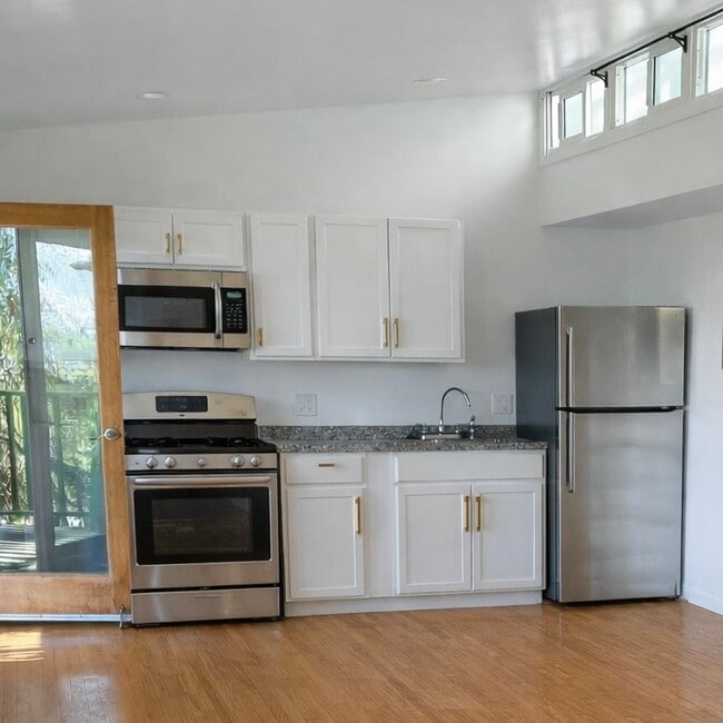 Building Photo - 1404 San Remo Dr