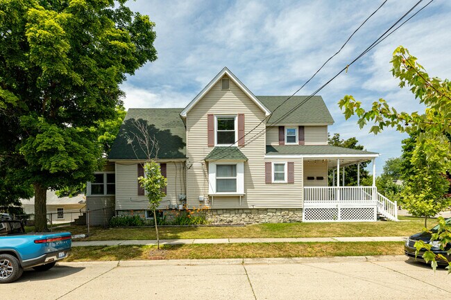 Building Photo - 405 Starkweather St