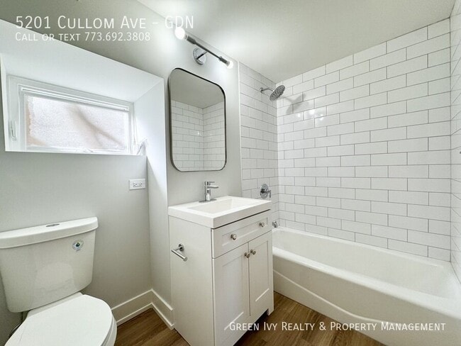 Building Photo - 5201 W Cullom Ave
